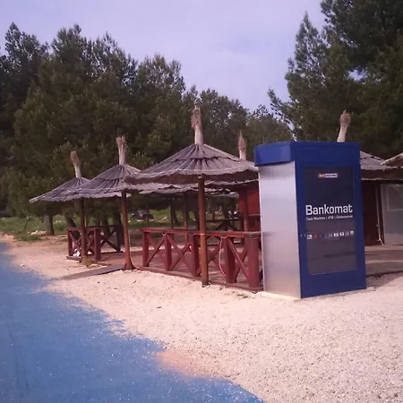 Ana 아파트 풀라